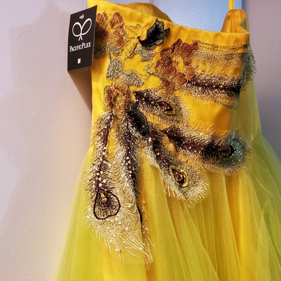 Dress - Picture 4 of 8